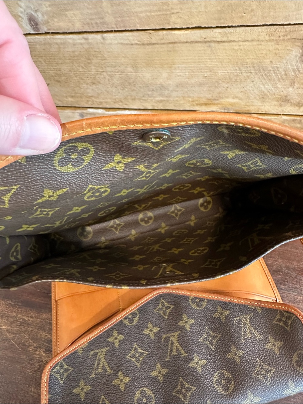 Rare Vintage Louis Vuitton Portable Serviette Crossbody ✨ Comes with COA - Picture 11 of 16